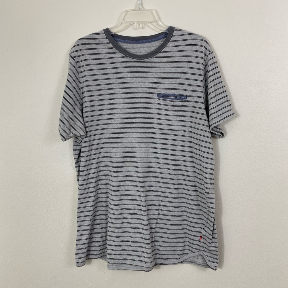 Levi's Gray Textured Striped Pocket Tee